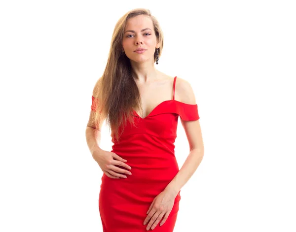 Kırmızı elbiseli genç bayan. — Stok fotoğraf