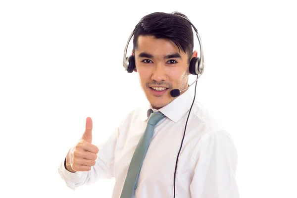 Hombre joven usando auriculares —  Fotos de Stock