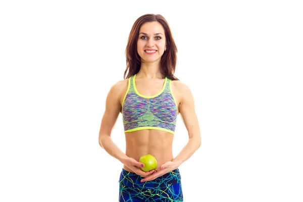 Mujer deportiva sosteniendo manzana —  Fotos de Stock