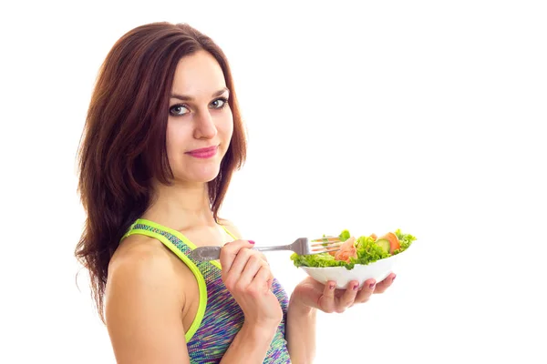 Спортивна жінка тримає салат — стокове фото
