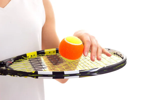Mulher com raquete de tênis e bola — Fotografia de Stock