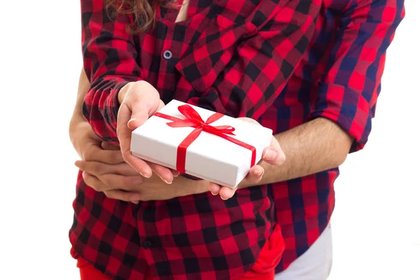 Young couple holding a present — Stock Photo, Image