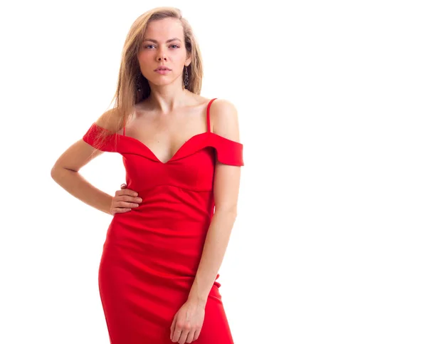 Jovem mulher em vestido vermelho — Fotografia de Stock