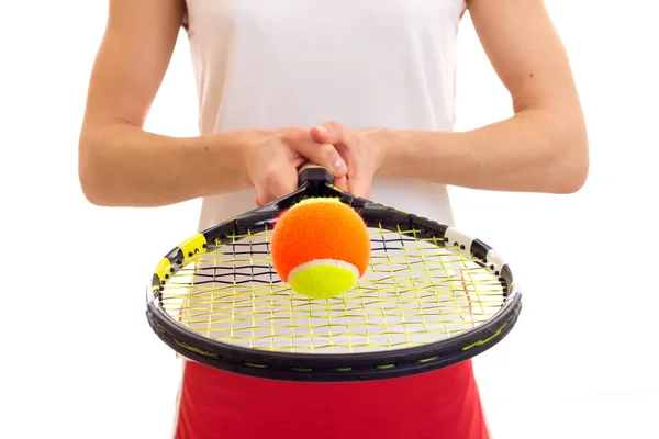 Жінка з тенісним ракеткою і м'ячем — стокове фото