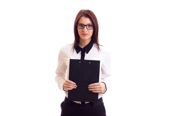 Joven empresaria sosteniendo carpeta — Foto de Stock