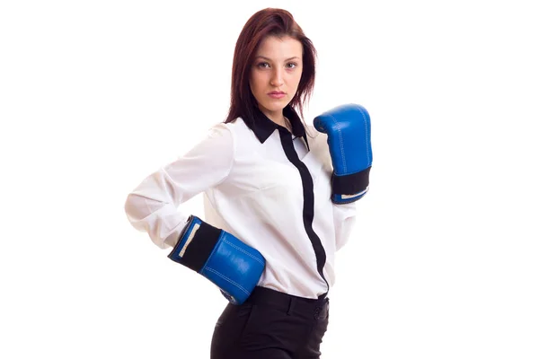 Młoda kobieta w Rękawice bokserskie — Zdjęcie stockowe