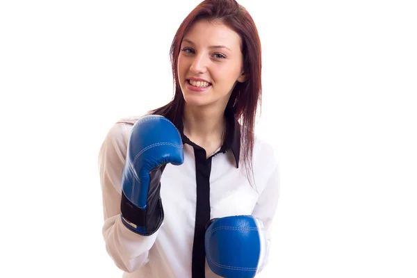 Joven empresaria en guantes de boxeo — Foto de Stock