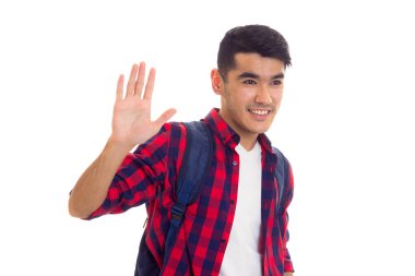 Sırt çantalı genç adam.