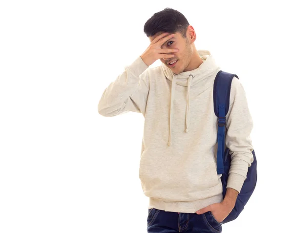 Genç adam gözlük ve sırt çantası — Stok fotoğraf
