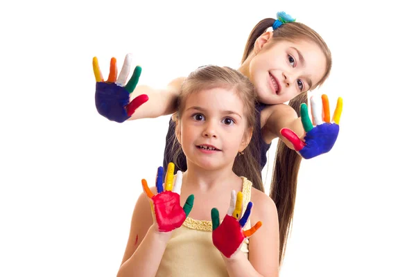 Kleine meisjes met gekleurde handen — Stockfoto