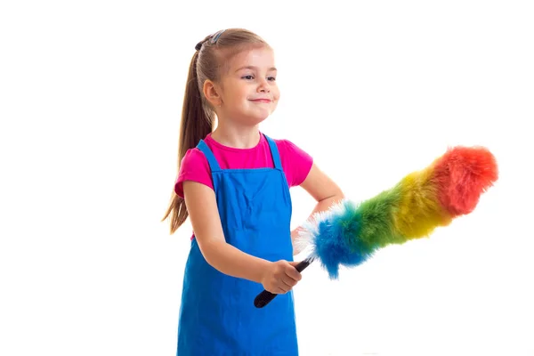 Meisje in schort met stofdoek — Stockfoto