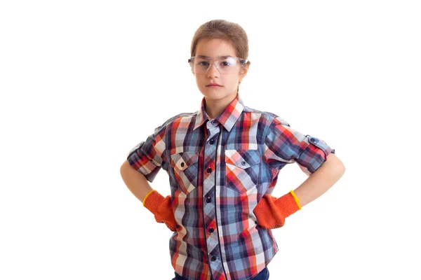 Kleines Mädchen mit Brille und Handschuhen — Stockfoto