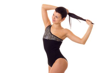 Yüzme elbiseli genç kadın