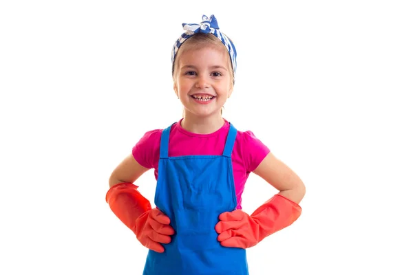 Meisje in schort en handschoenen — Stockfoto