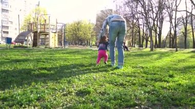 Onu öğretim anne bebek ilk adımlar