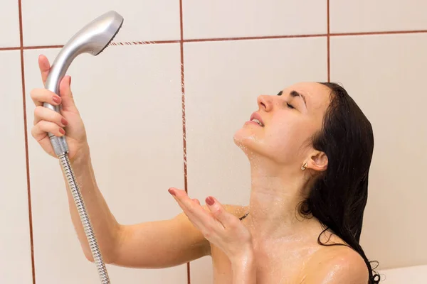 Young woman washing her hair in shower — Stock Photo, Image