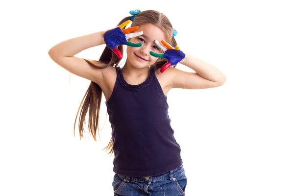 Menina com as mãos coloridas — Fotografia de Stock