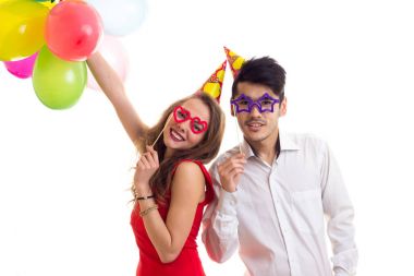 Balonlar ile genç bir çift