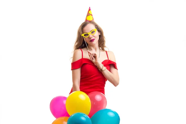 Mujer joven sosteniendo globos —  Fotos de Stock