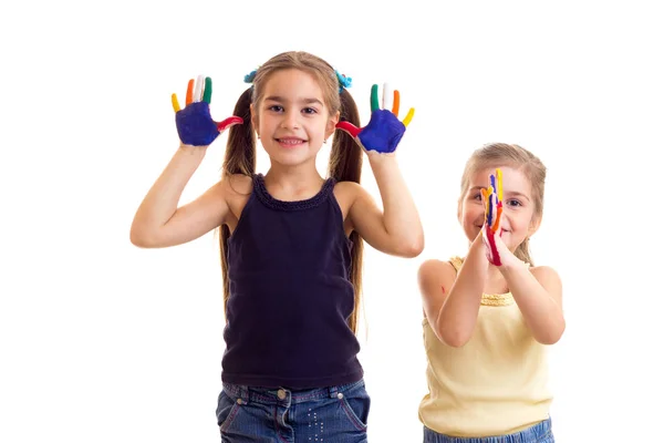 Kleine meisjes met gekleurde handen — Stockfoto