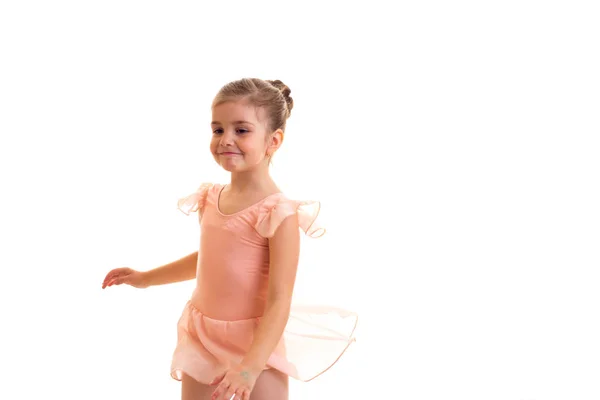Kleines Mädchen tanzt — Stockfoto
