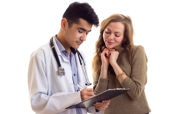 Homme médecin et son patient — Photo