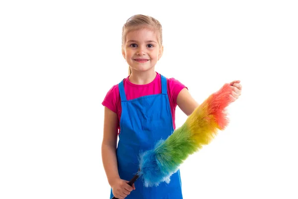 Meisje in schort met stofdoek — Stockfoto