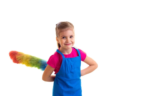 Meisje in schort met stofdoek — Stockfoto