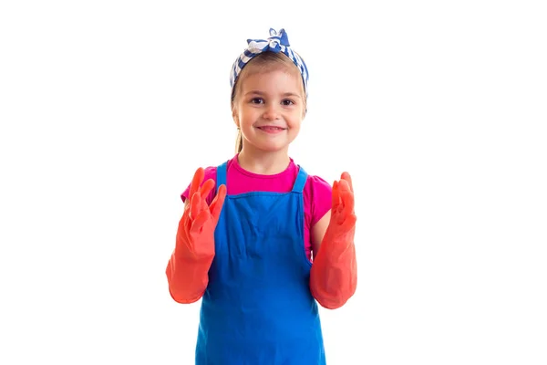 Meisje in schort en handschoenen — Stockfoto