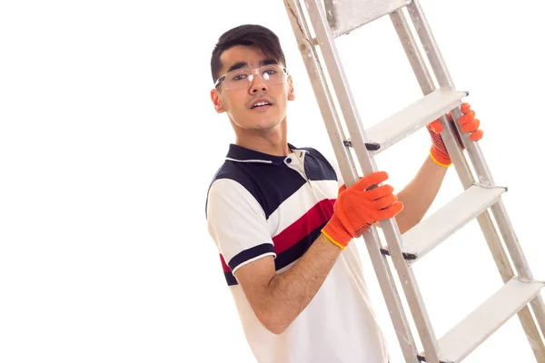 Junger Mann mit Handschuhen und Brille — Stockfoto