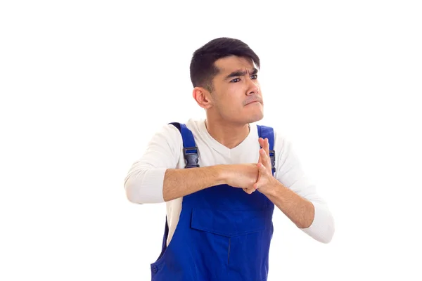 Молодий сердитий чоловік в блакитному в цілому — стокове фото