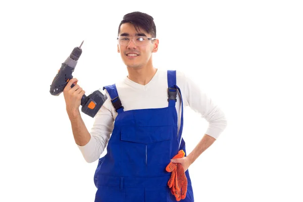 Homem em geral com luvas e óculos segurando chave de fenda elétrica — Fotografia de Stock