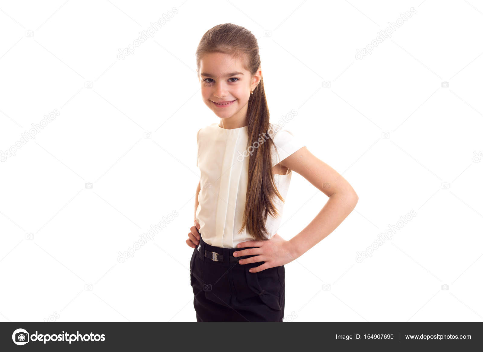 black skirt and t shirt