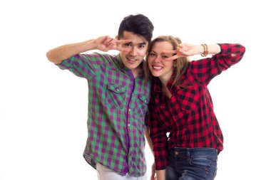 Genç çift ekose gömlekler