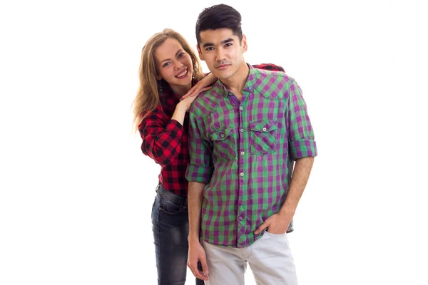年轻的夫妇在格子衬衫 — 图库照片
