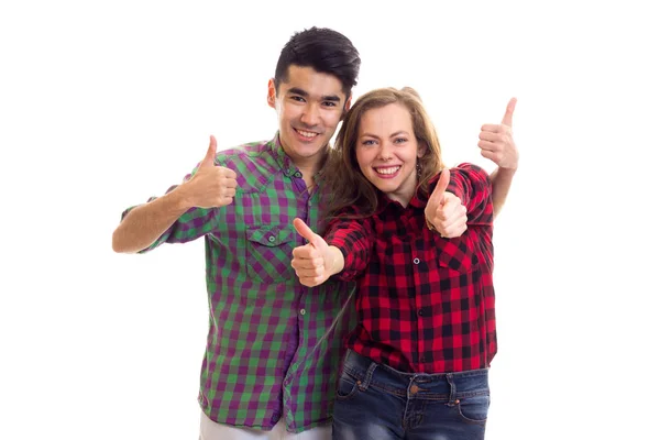 Молода пара в плетених сорочках — стокове фото