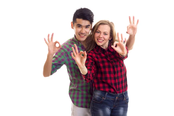 Pareja joven en camisas a cuadros —  Fotos de Stock