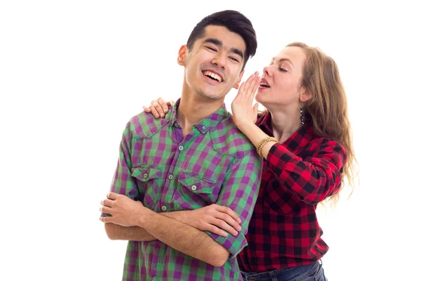 Jeune couple en chemises à carreaux — Photo