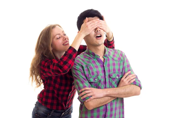 Pareja joven en camisas a cuadros — Foto de Stock