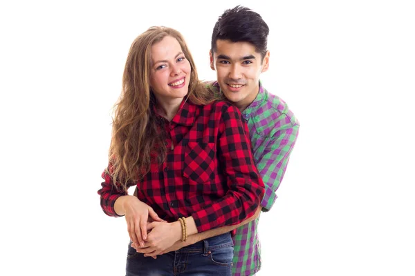 Jovem casal em camisas xadrez — Fotografia de Stock