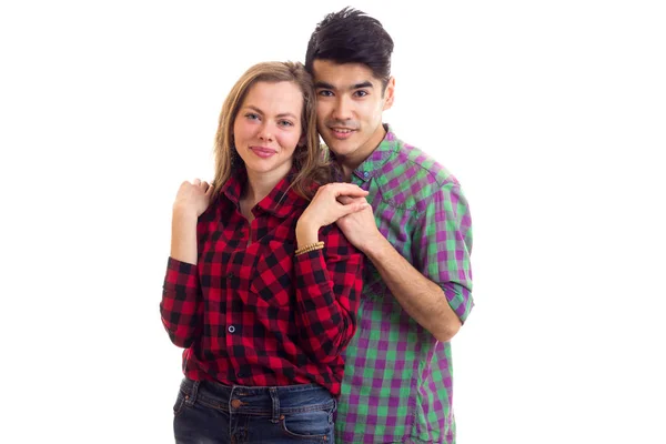 Jovem casal em camisas xadrez — Fotografia de Stock
