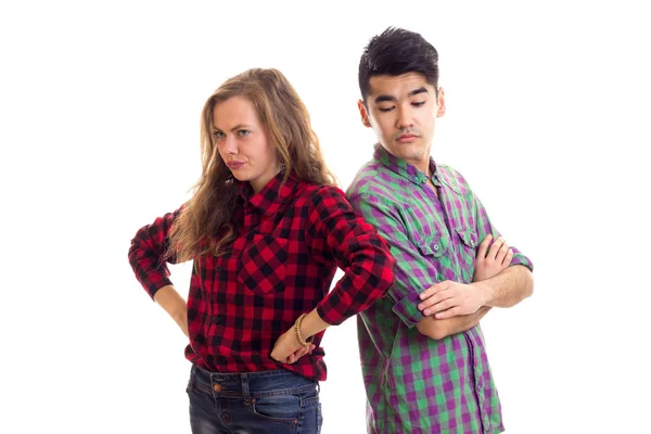 Ungt par i rutiga skjortor — Stockfoto