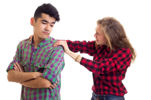 Pareja joven en camisas a cuadros —  Fotos de Stock