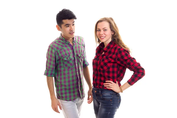 Pareja joven en camisas a cuadros — Foto de Stock