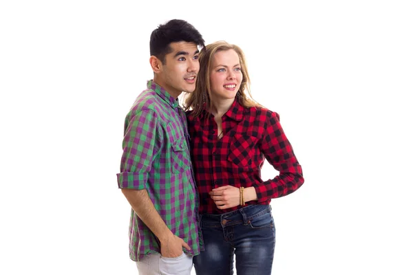 Jovem casal em camisas xadrez — Fotografia de Stock