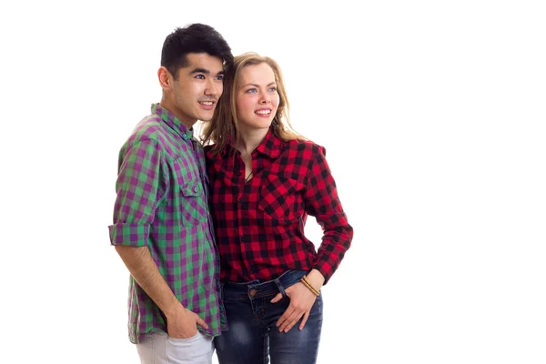 Junges Paar in karierten Hemden — Stockfoto
