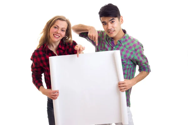 Pareja joven en camisas a cuadros con pancarta —  Fotos de Stock