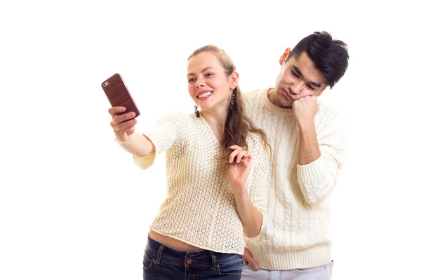 Pareja joven haciendo selfie — Foto de Stock