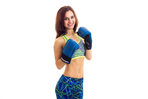 Femme sportive en gants de boxe — Photo