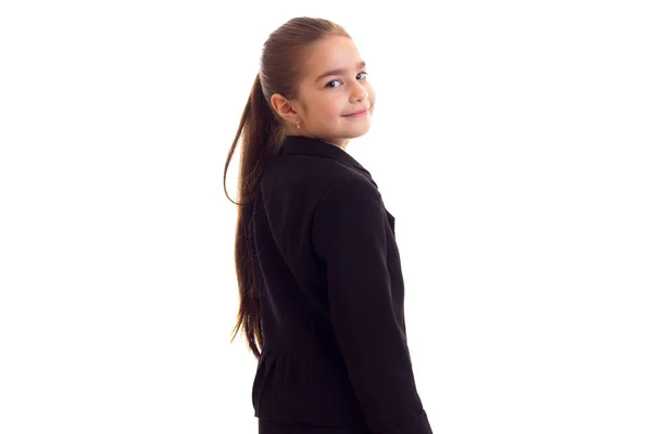 Маленькая девочка в черной куртке — стоковое фото